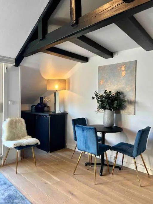 Image 3 of Beautiful city centre apartment with balcony