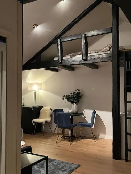 Image 6 of Beautiful city centre apartment with balcony