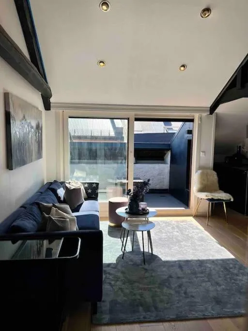 Image 1 of Beautiful city centre apartment with balcony