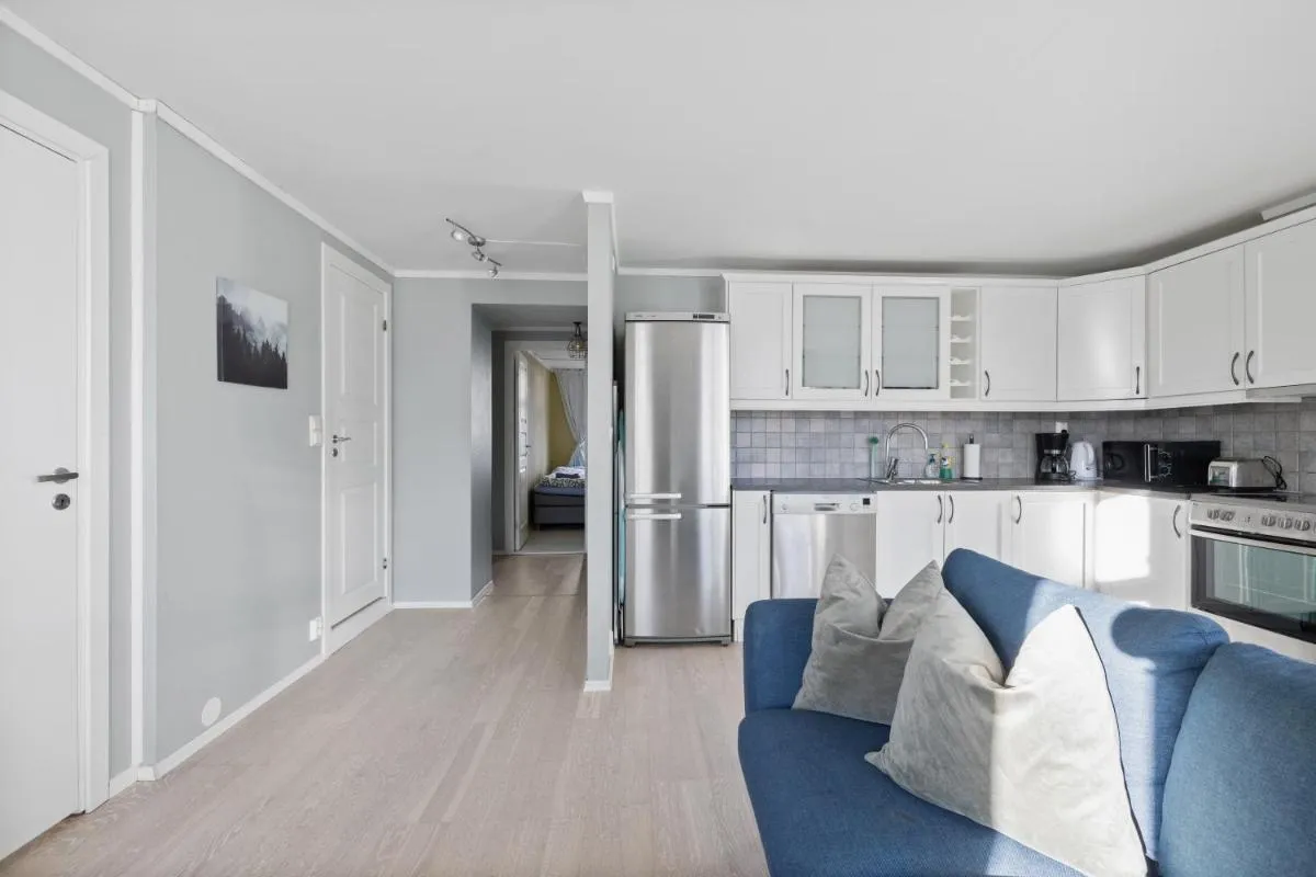 Image 2 of Beautiful space with balcony