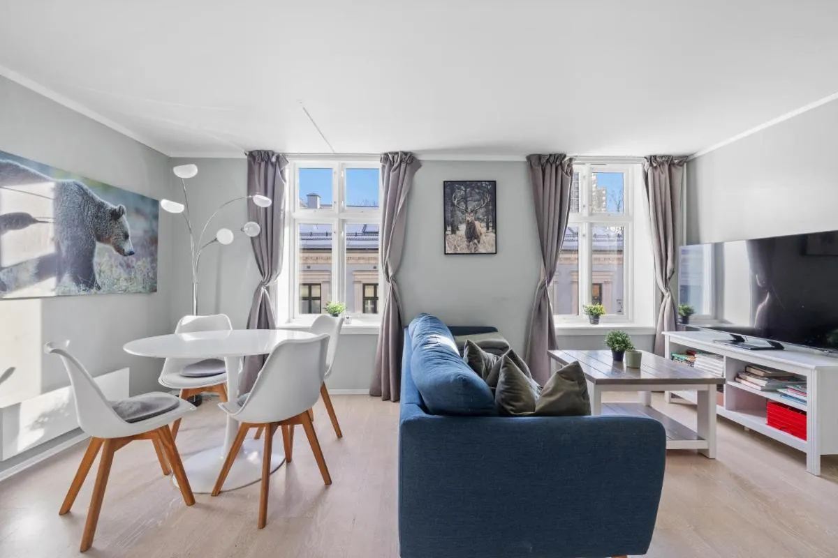 Image 4 of Beautiful space with balcony