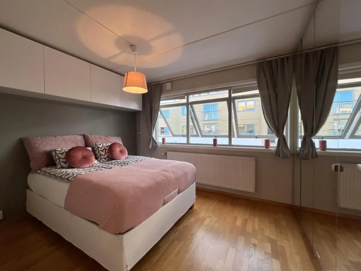 Image 1 of City center flat w roof top terrace & free parking
