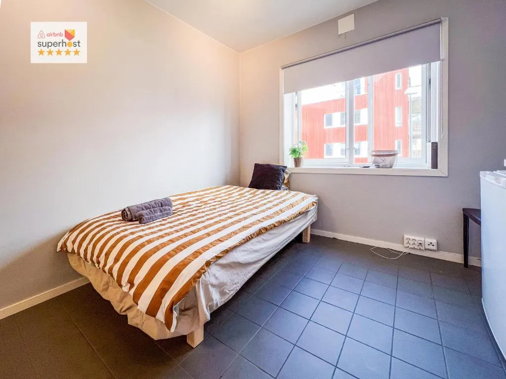 Image of DOWNTOWN KING BED FASHiONABLE