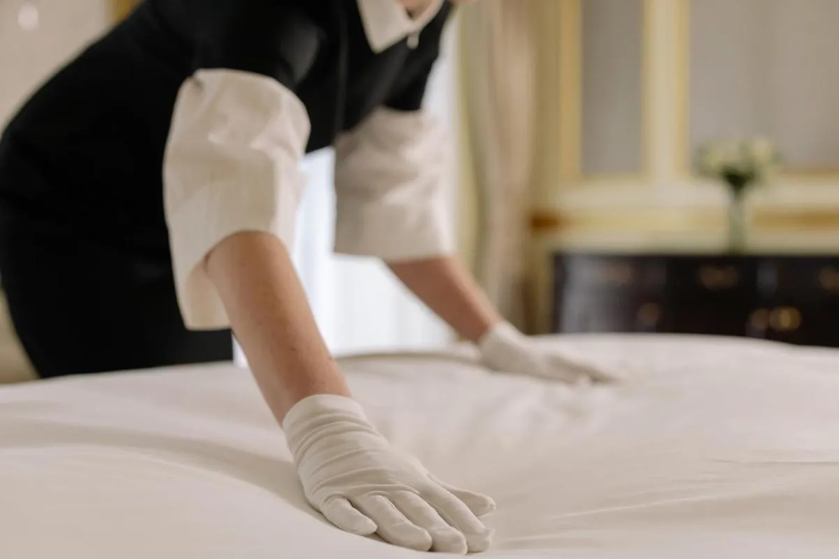 Image 1 of DOWNTOWN KING BED FASHiONABLE