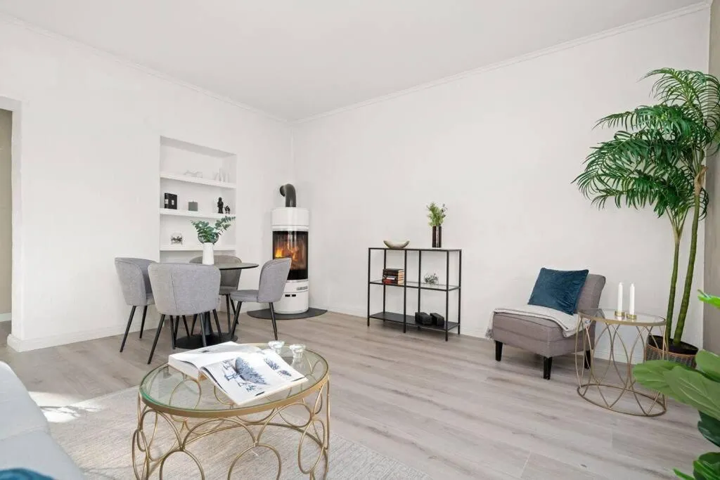 Image 1 of Fancy apartment by Train Station