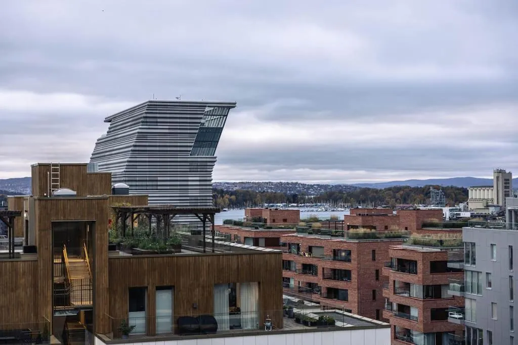 Image 6 of Modern 3bed room sea view apartment @ Oslo Barcode