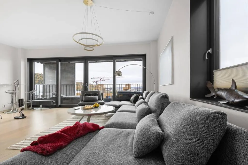 Image 2 of Modern 3bed room sea view apartment @ Oslo Barcode