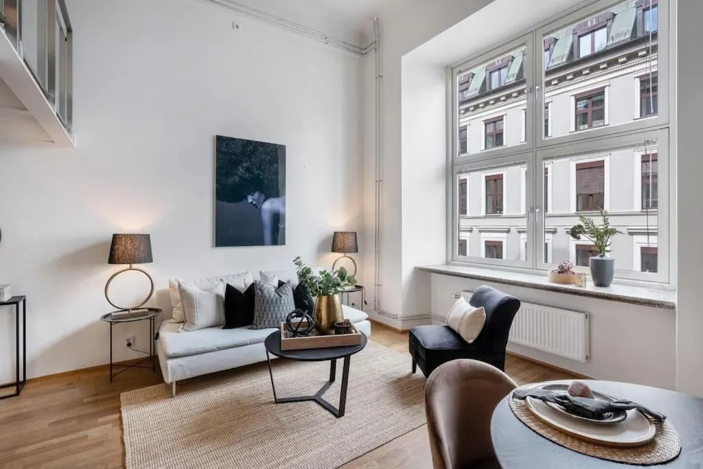 Image of Prime Location: Spacious & Central