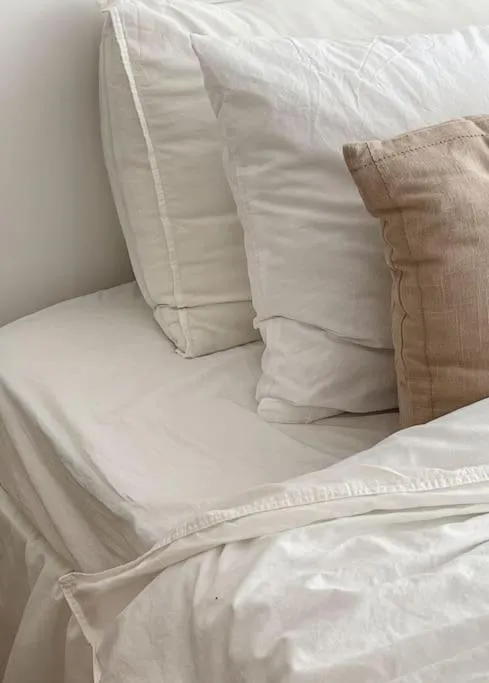 Image 3 of SUPERCENTRAL KING BED FAST WiFi