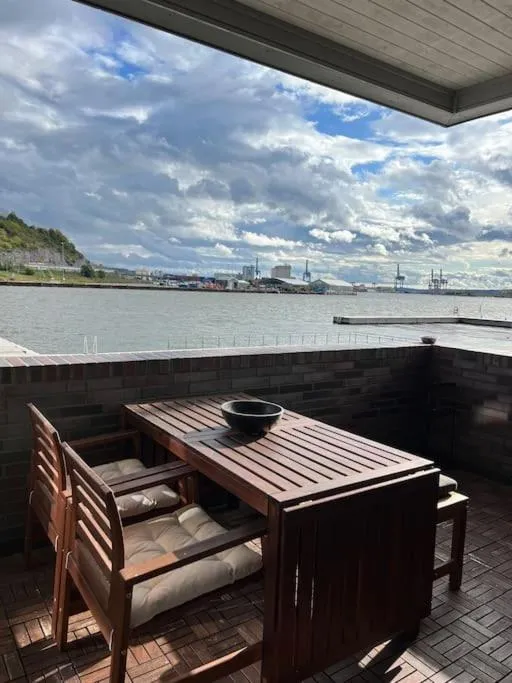 Image 3 of Seaview 4 beds Central Stylish Apartment Sorenga