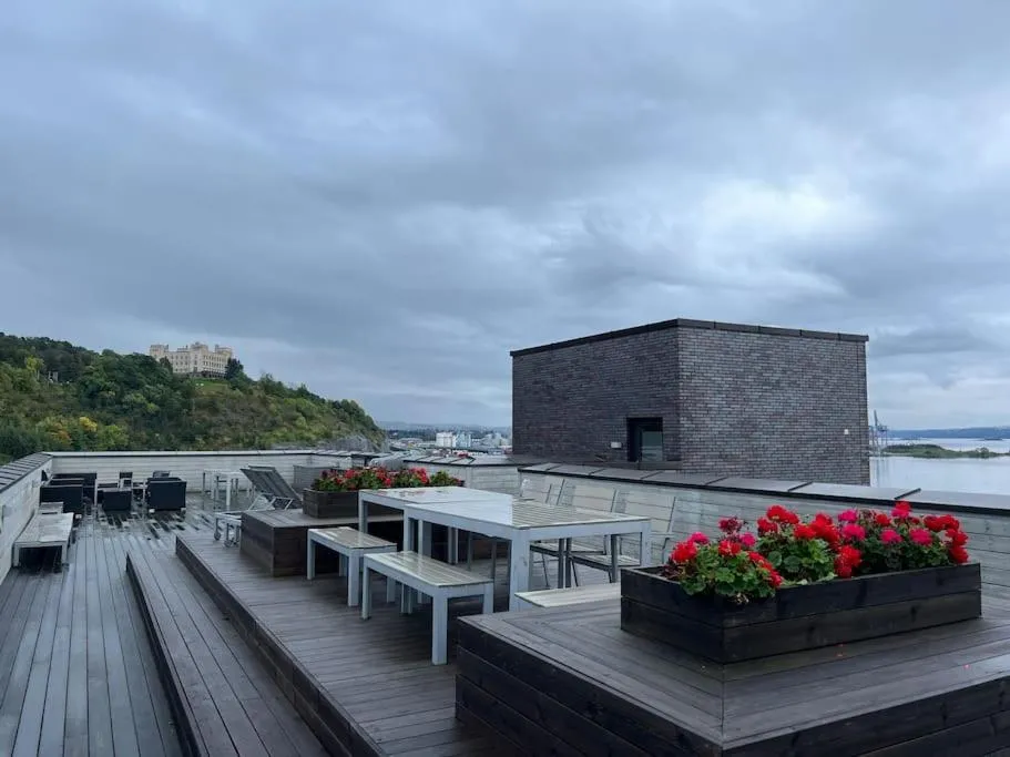 Image 2 of Seaview 4 beds Central Stylish Apartment Sorenga