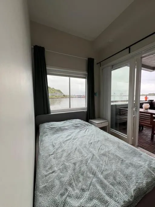 Image 6 of Seaview 4 beds Central Stylish Apartment Sorenga