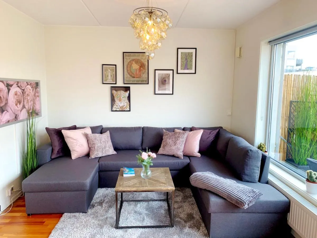 Image 4 of Top floor city center flat with free parking