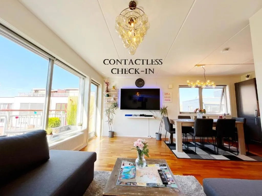 Image of Top floor city center flat with free parking