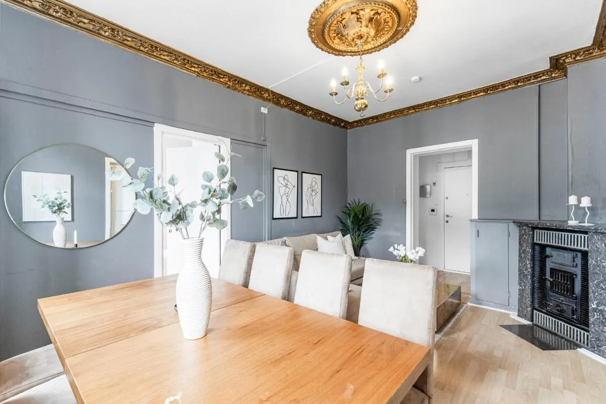 Image 3 of spacious and exclusive apartment in the city centre
